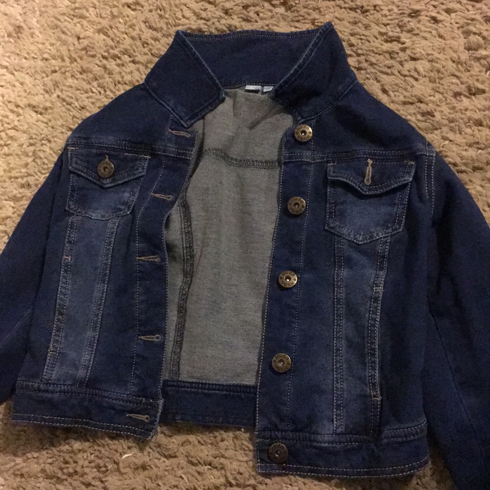 Dark wash jean jacket!¡